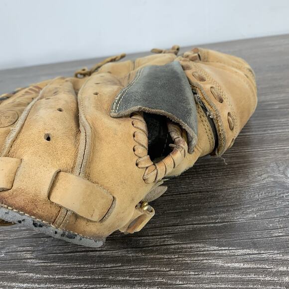 Mizuno MFR C022 Max Flex Professional Model Pro Scoop RHT Catcher's Glove Mitt - Picture 7 of 9